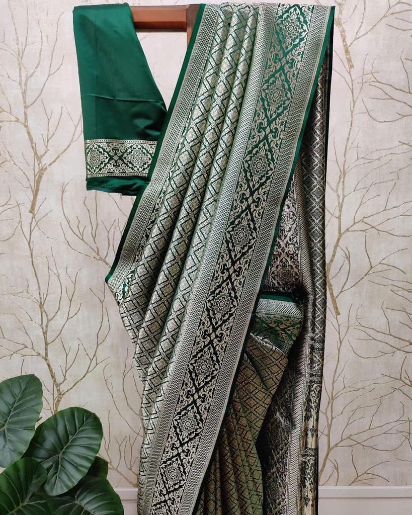 Liklee Green Bewitching Soft Silk Saree with Classic Blouse Piece