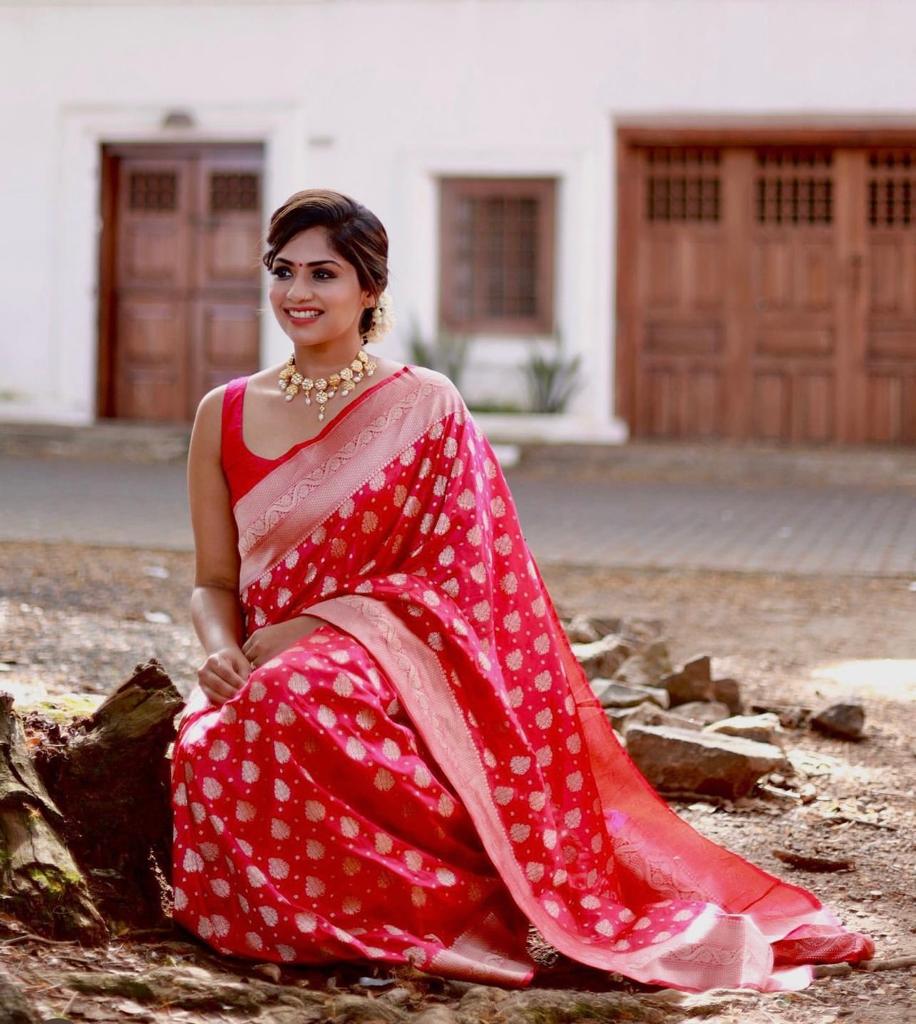 Liklee Flamboyant Pink Soft Silk Saree with Majesty Blouse Piece