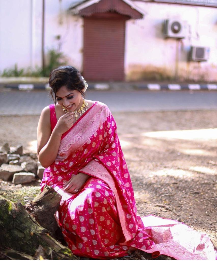 Liklee Flamboyant Pink Soft Silk Saree with Majesty Blouse Piece