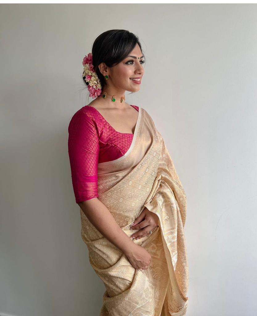 Liklee Carme colored Soft Silk Saree With Lovely Blouse Piece