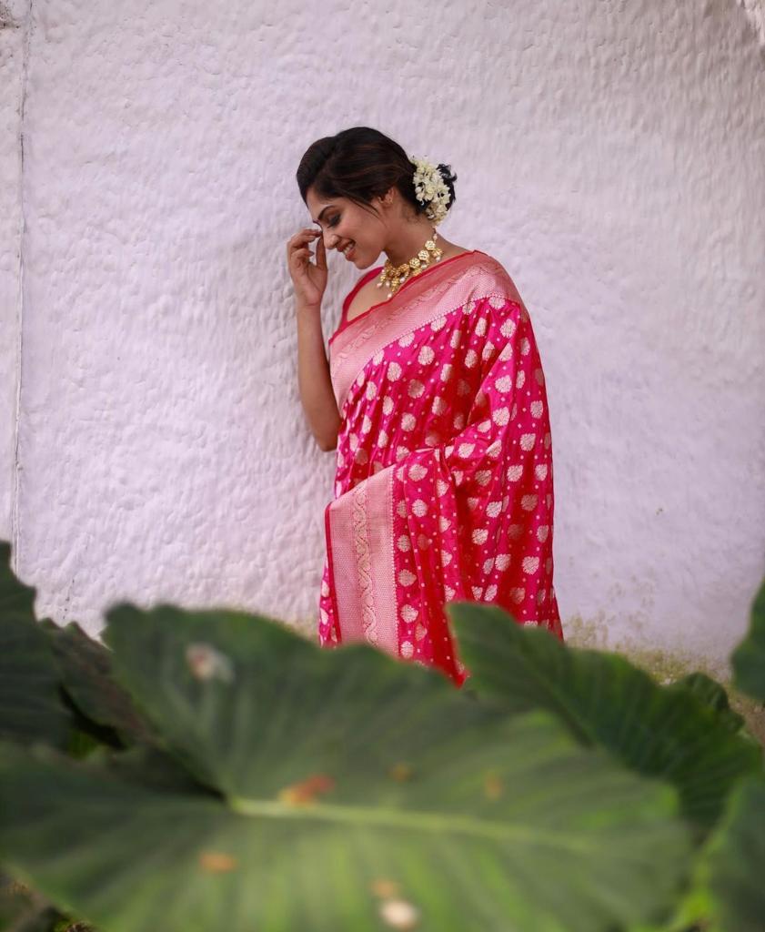 Liklee Flamboyant Pink Soft Silk Saree with Majesty Blouse Piece