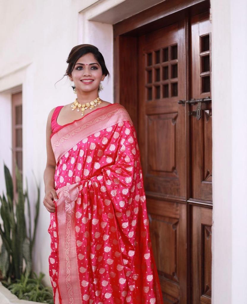 Liklee Flamboyant Pink Soft Silk Saree with Majesty Blouse Piece