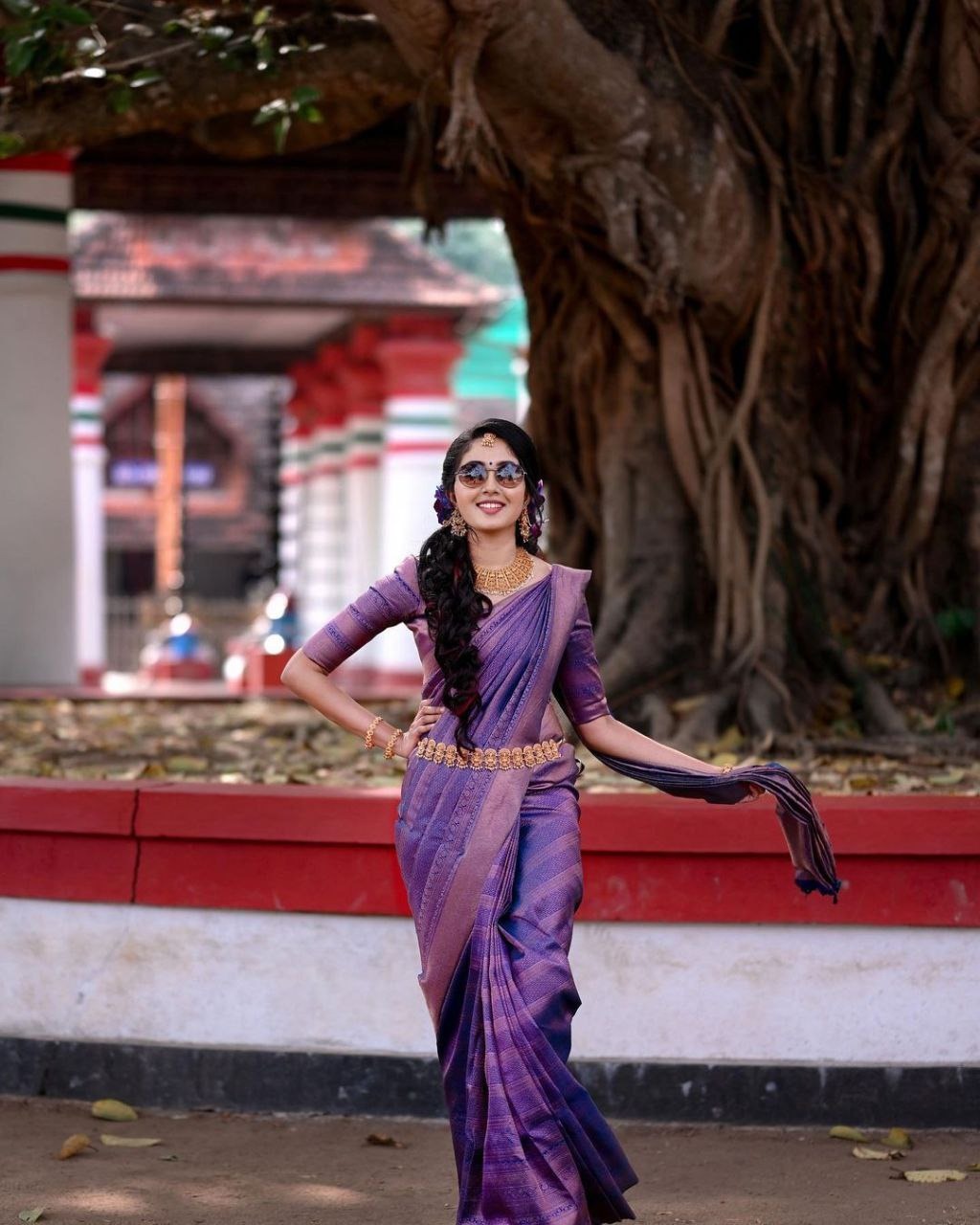 Liklee Purple colored Soft Silk Saree With Lovely Blouse Piece