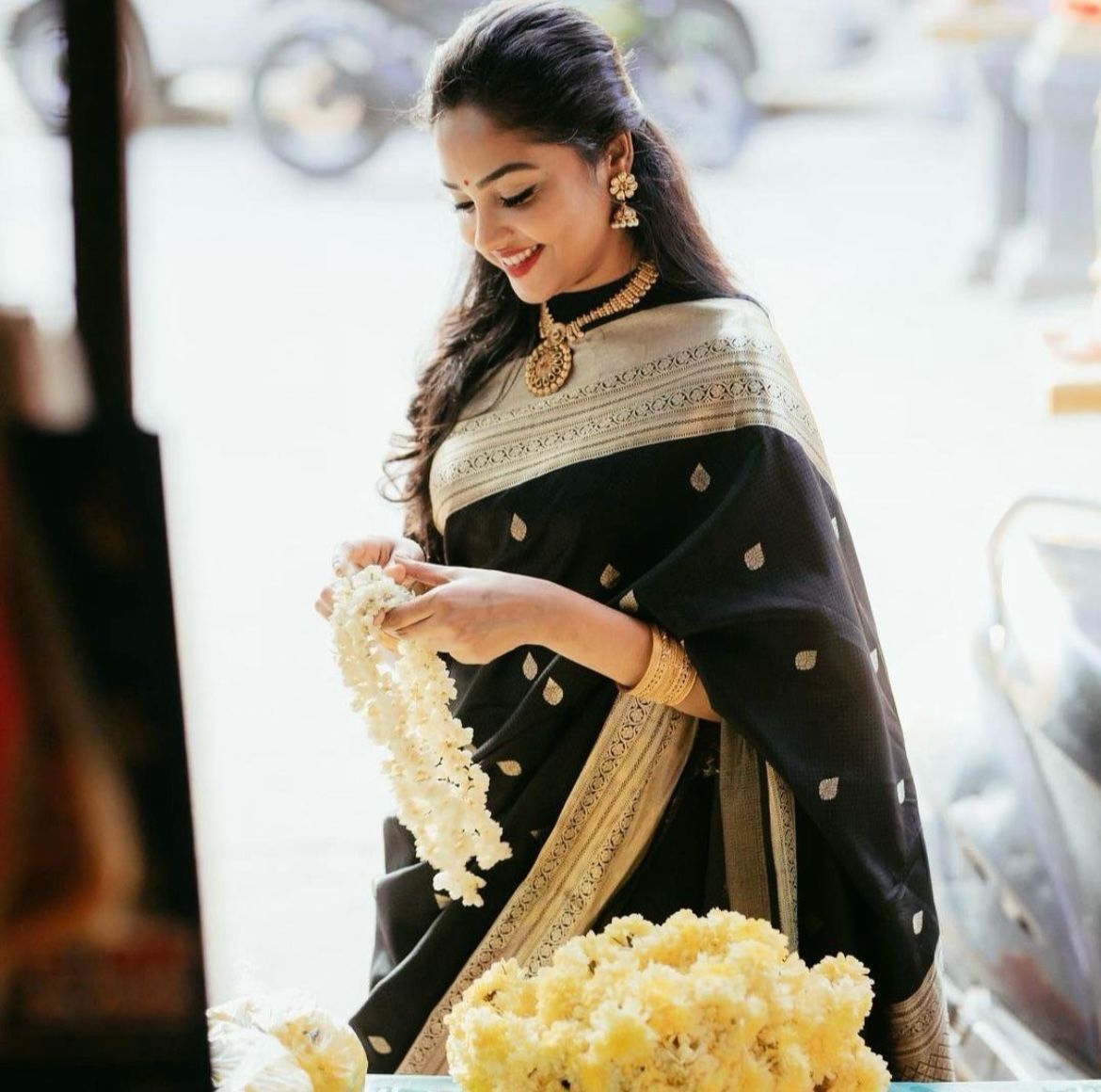 Liklee Black Bewitching Soft Silk Saree with Classic Blouse Piece