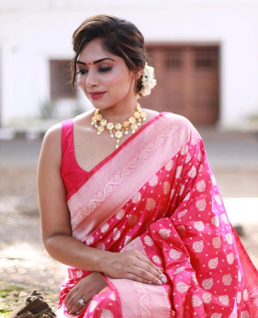 Liklee Flamboyant Pink Soft Silk Saree with Majesty Blouse Piece