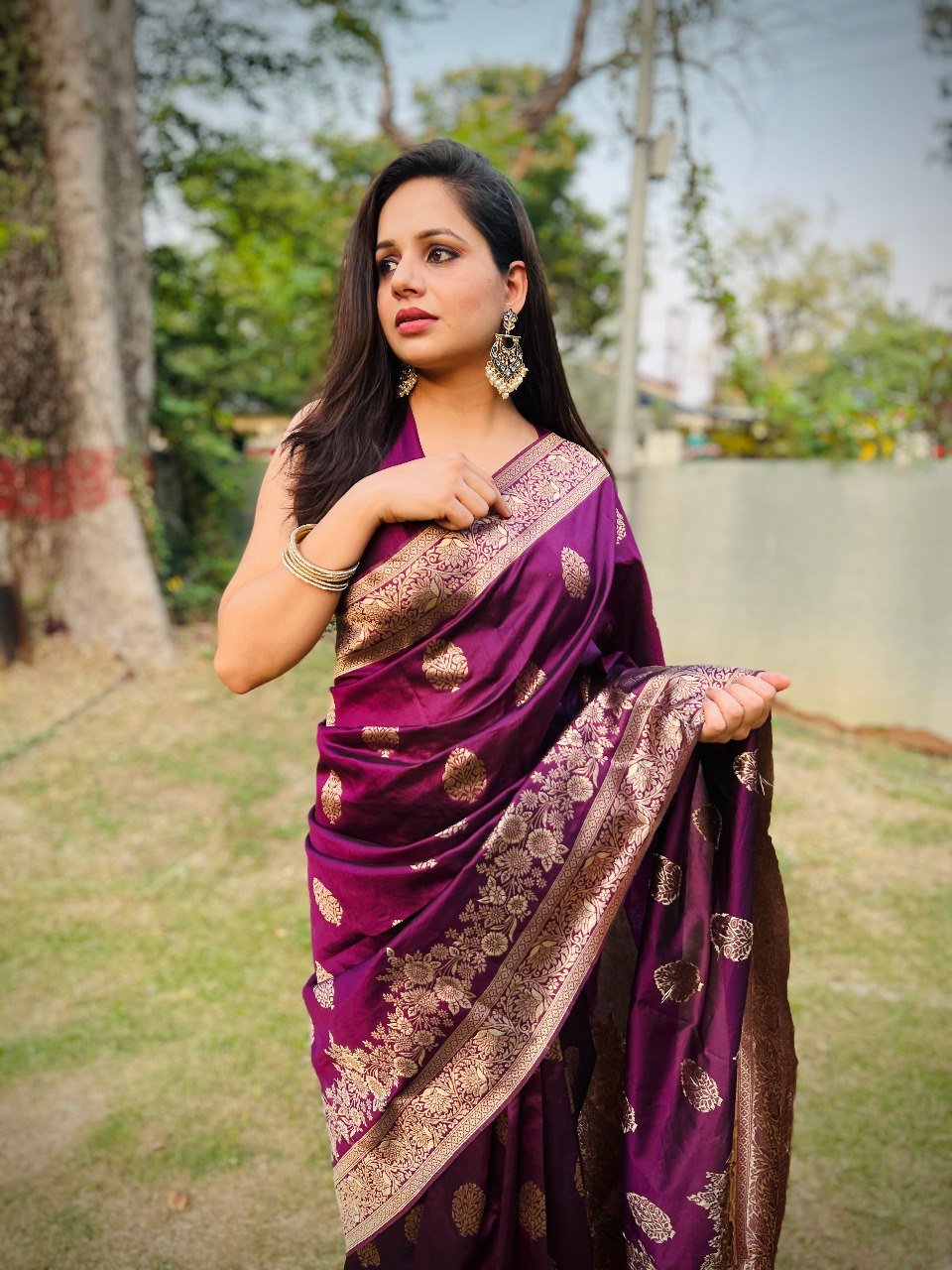 Liklee Flamboyant Wine Soft Silk Saree with Majesty Blouse Piece