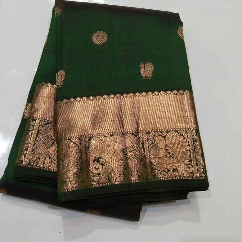 Liklee Green colored Soft Silk Saree With Lovely Blouse Piece