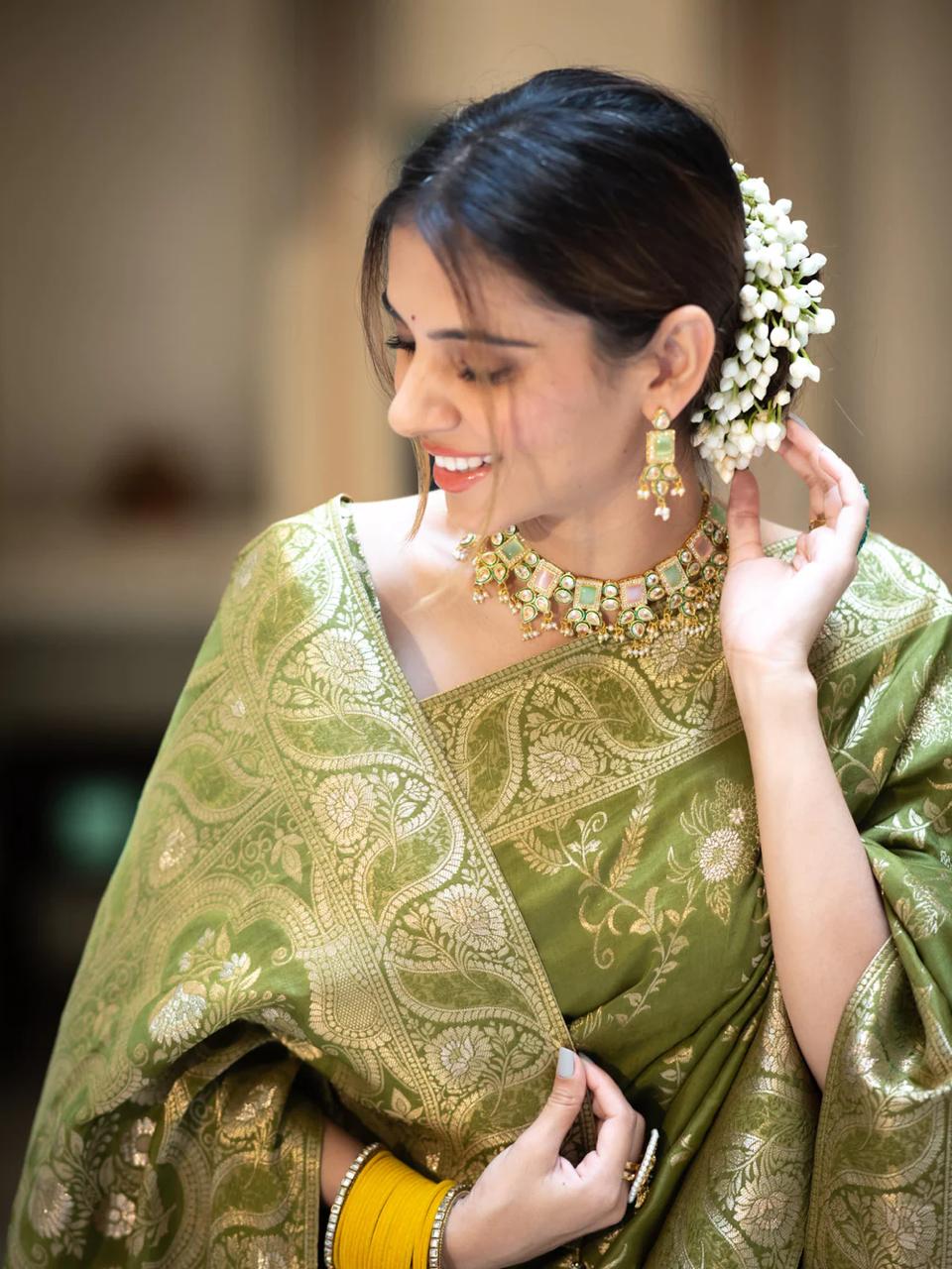 Liklee Flamboyant Green Soft Silk Saree with Majesty Blouse Piece