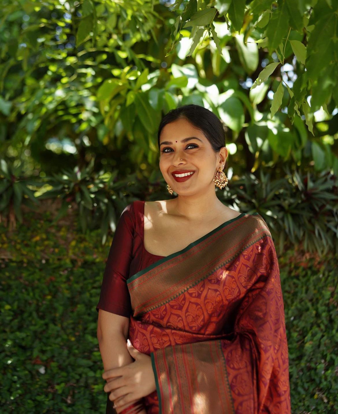 Liklee Flamboyant Maroon Soft Silk Saree with Majesty Blouse Piece