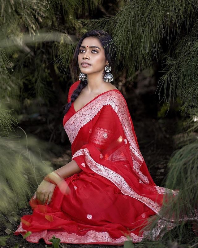 Liklee Lagniappe Red Soft Silk Saree With Devastating Blouse Piece