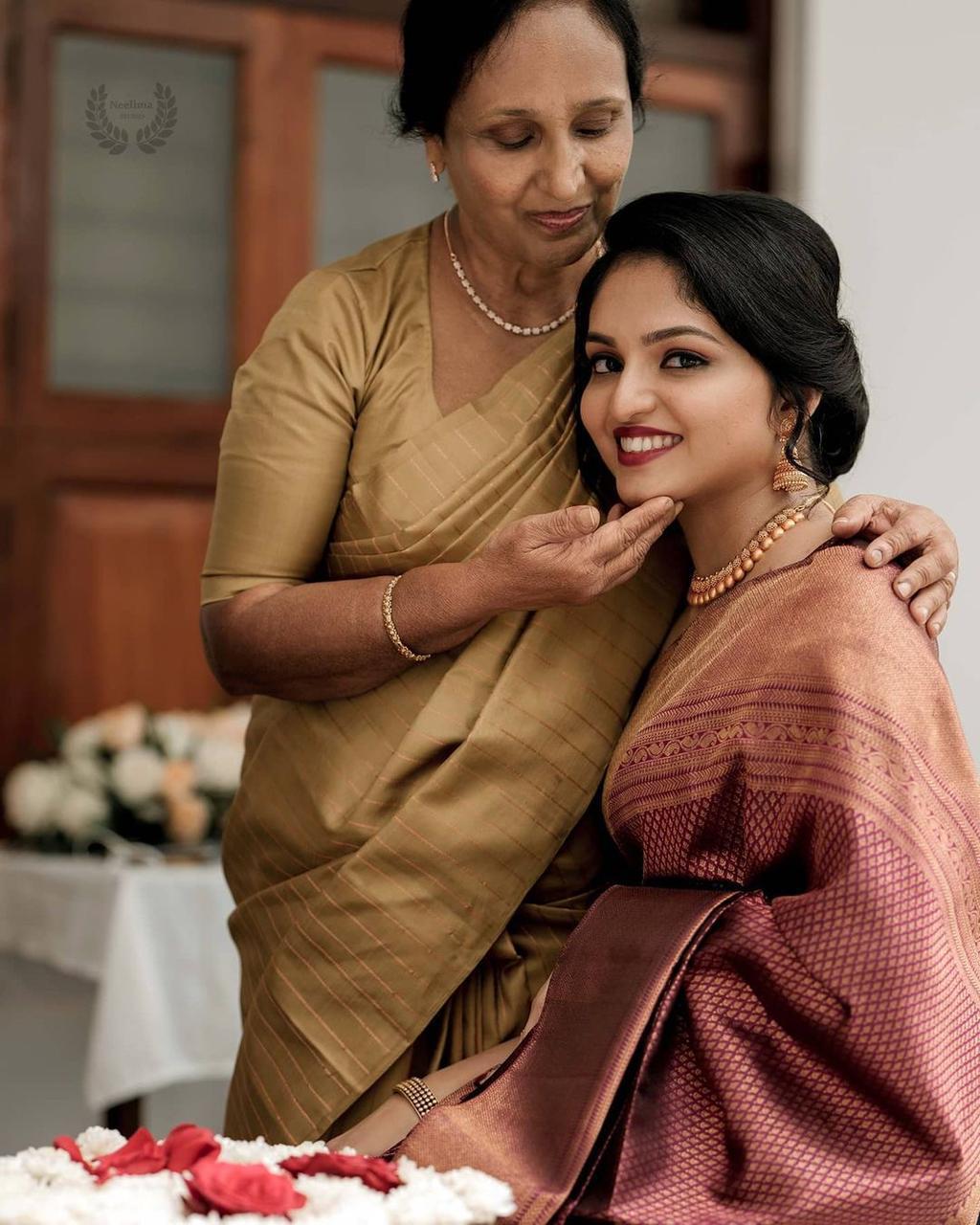 Liklee Magnetic Maroon Soft Silk Saree With Seraglio Blouse Piece