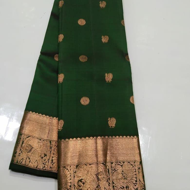 Liklee Green colored Soft Silk Saree With Lovely Blouse Piece