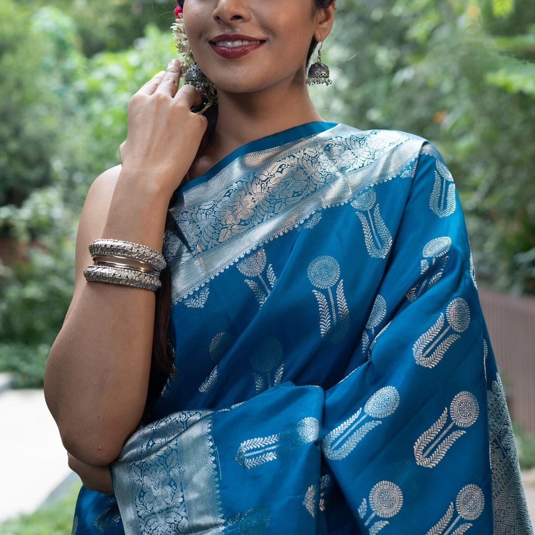 Liklee Blue Bewitching Soft Silk Saree with Classic Blouse Piece