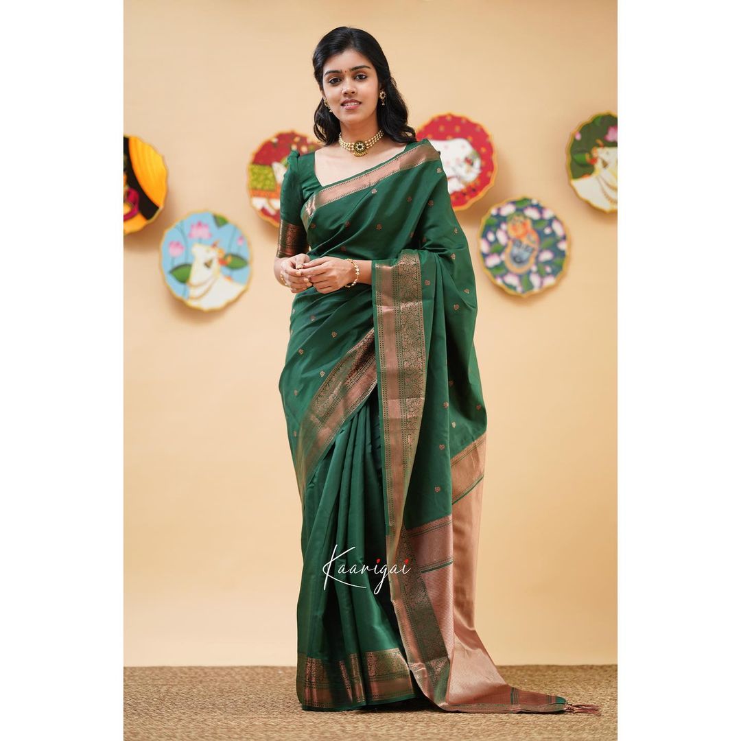 Liklee Magnetic Green Soft Silk Saree With Seraglio Blouse Piece