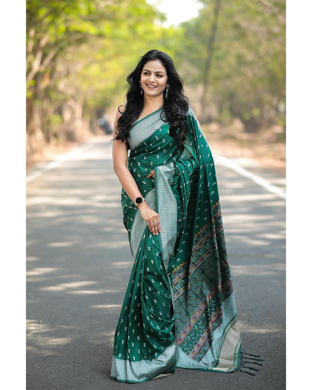 Liklee Amazing Green Soft Silk Saree with Unique Blouse Piece