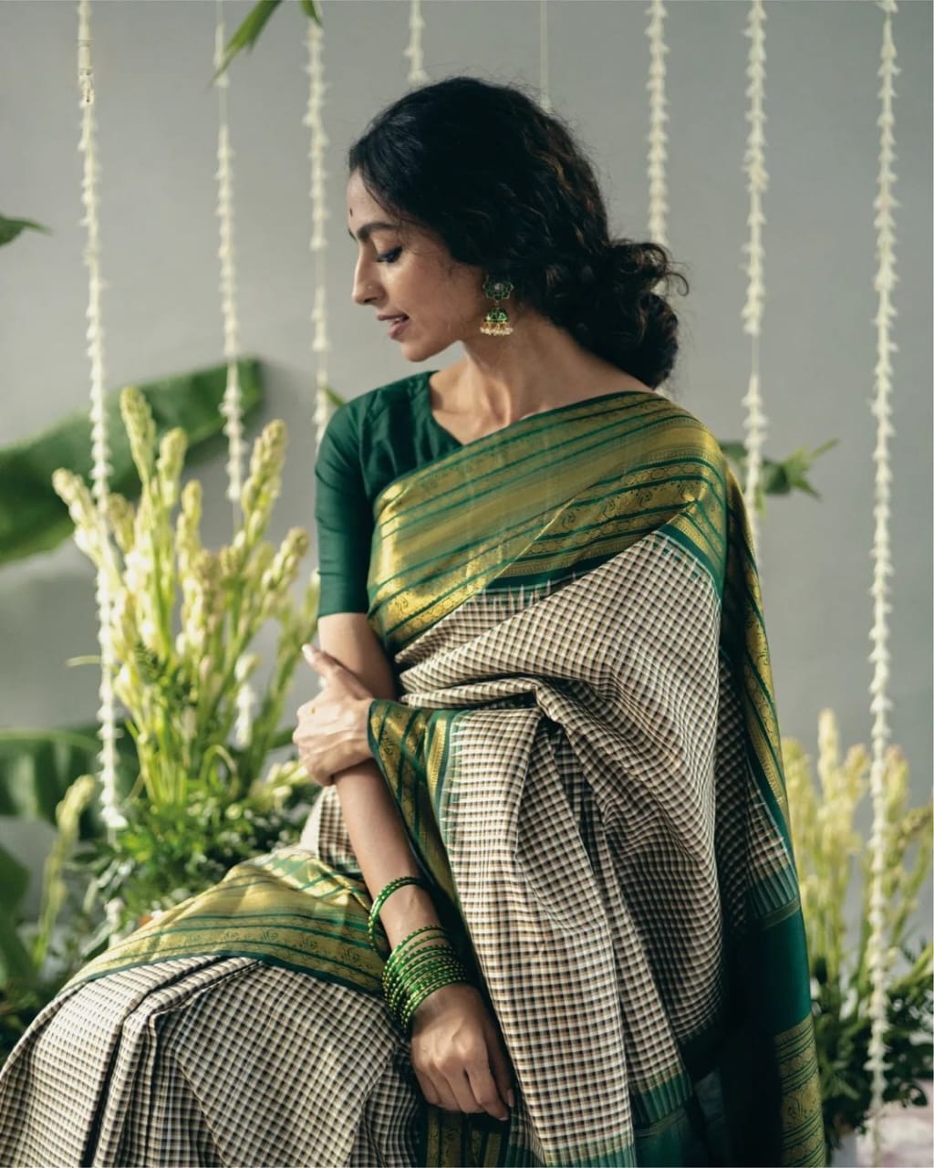 Liklee Gray Women's Silk Weaving Jacquard Saree With Weaving Blouse