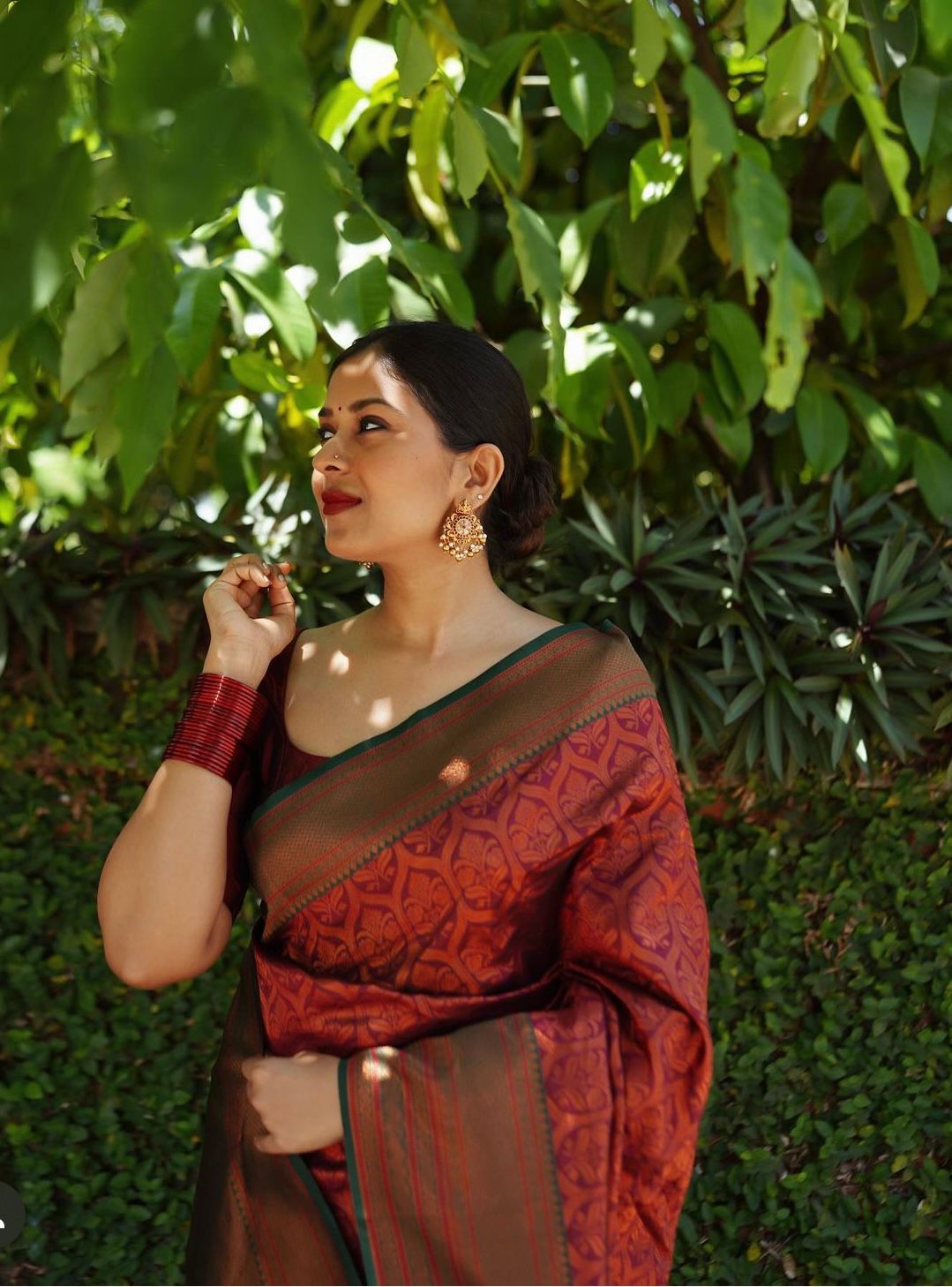 Liklee Flamboyant Maroon Soft Silk Saree with Majesty Blouse Piece