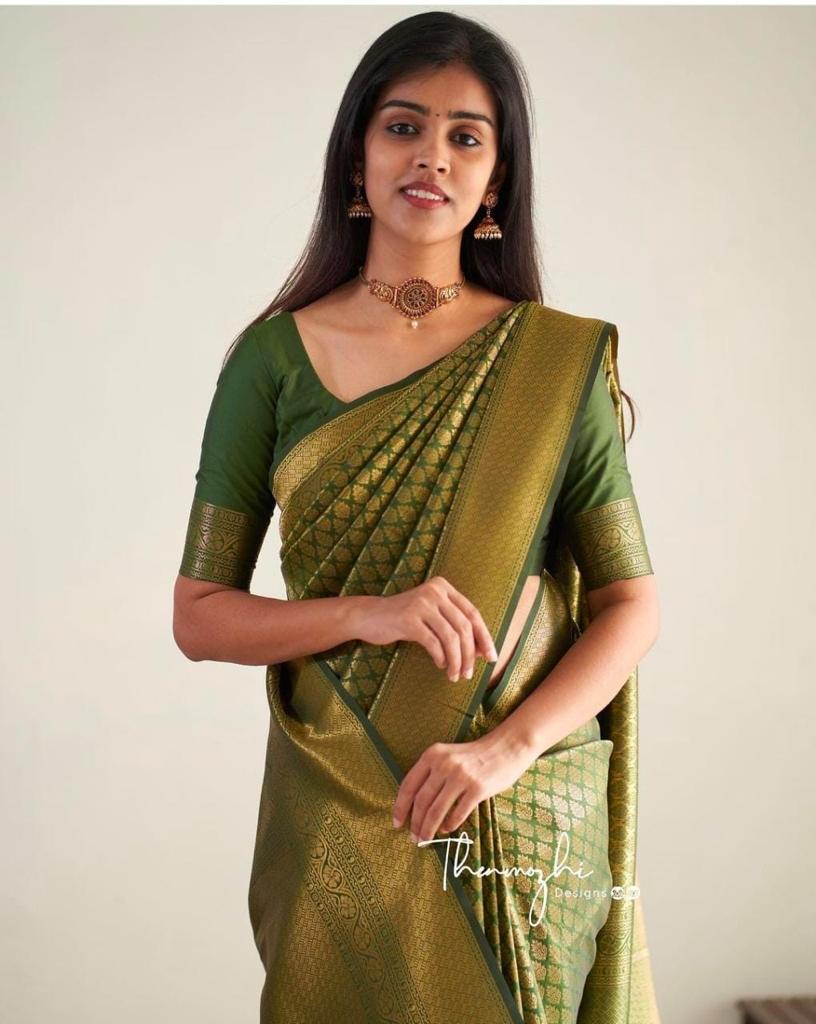 Liklee Flamboyant Green Soft Silk Saree with Majesty Blouse Piece