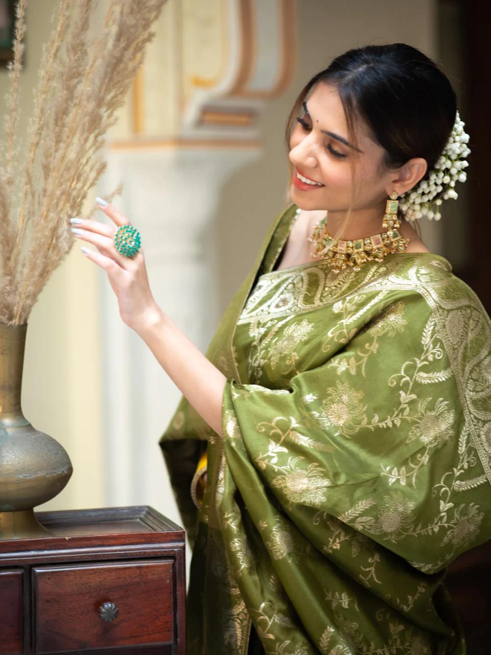 Liklee Flamboyant Green Soft Silk Saree with Majesty Blouse Piece