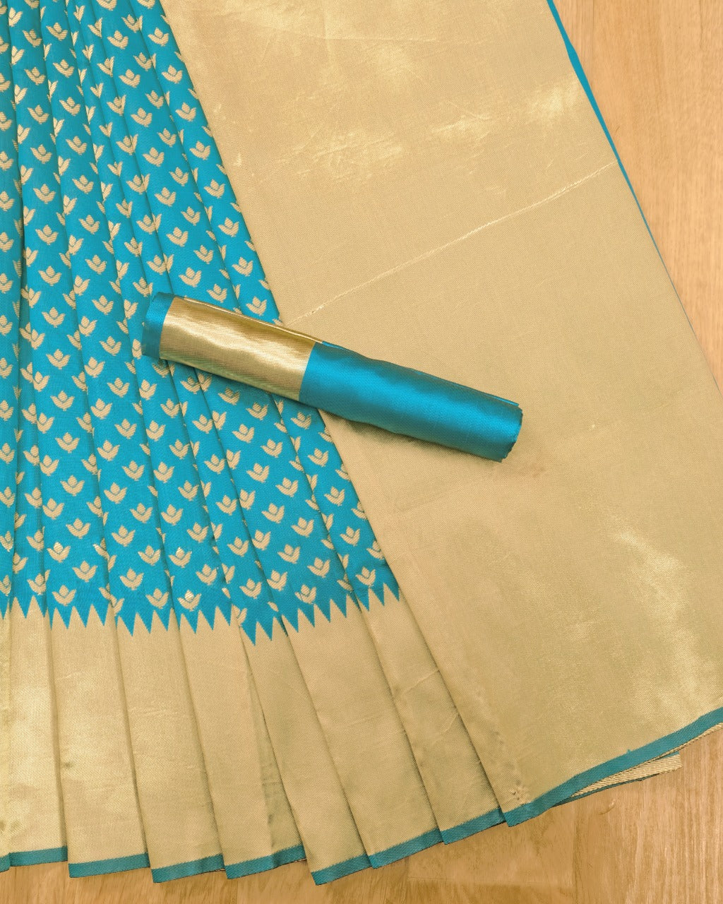 Sky Blue Soft Silk Saree With Vestigial Blouse Piece