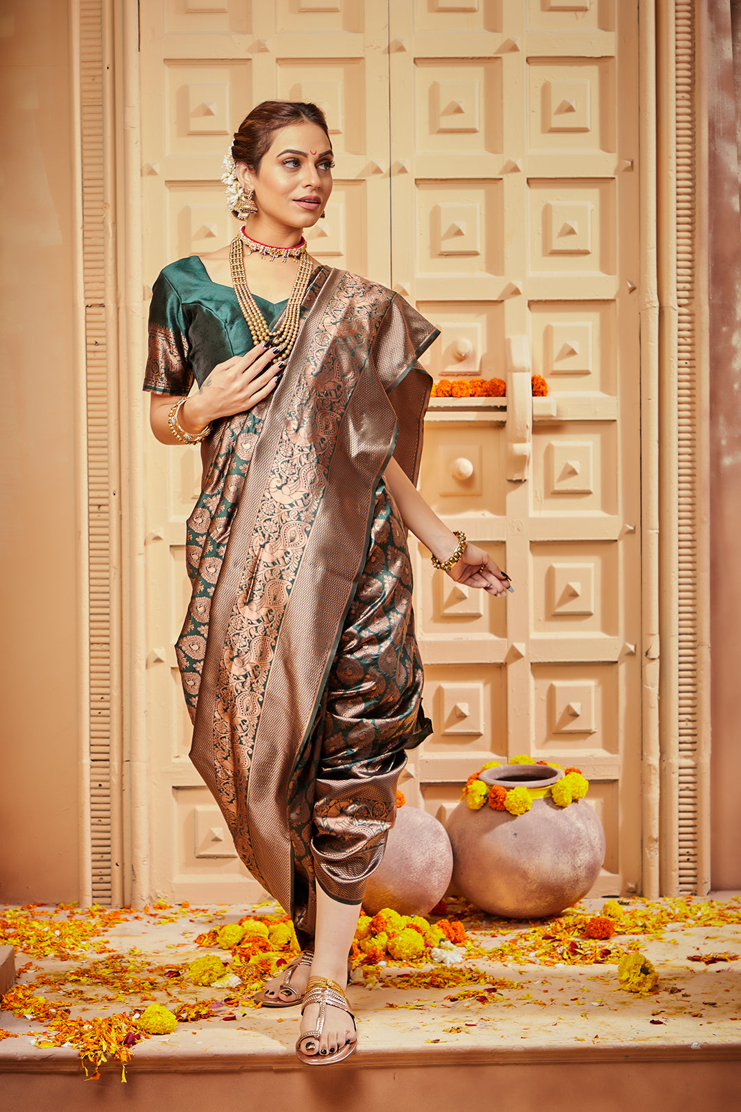 Liklee Flamboyant Green Soft Silk Saree with Majesty Blouse Piece