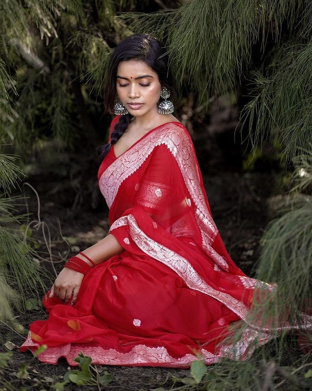 Liklee Lagniappe Red Soft Silk Saree With Devastating Blouse Piece