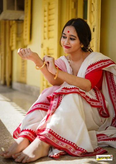 Liklee Amazing Creme Soft Silk Saree with Unique Blouse Piece