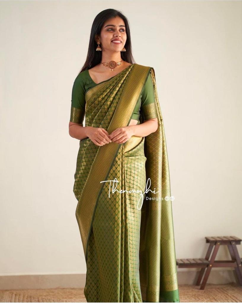 Liklee Flamboyant Green Soft Silk Saree with Majesty Blouse Piece