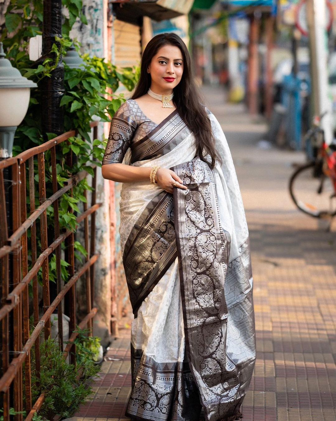 Liklee White Soft Banarasi Silk Saree With Petrichor Blouse Piece