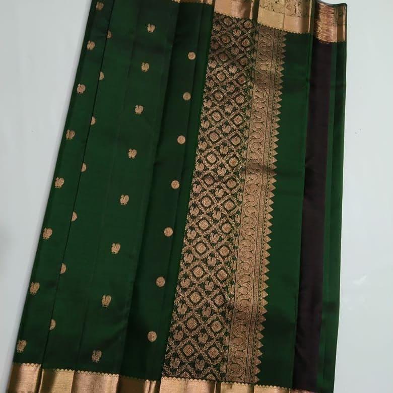 Liklee Green colored Soft Silk Saree With Lovely Blouse Piece