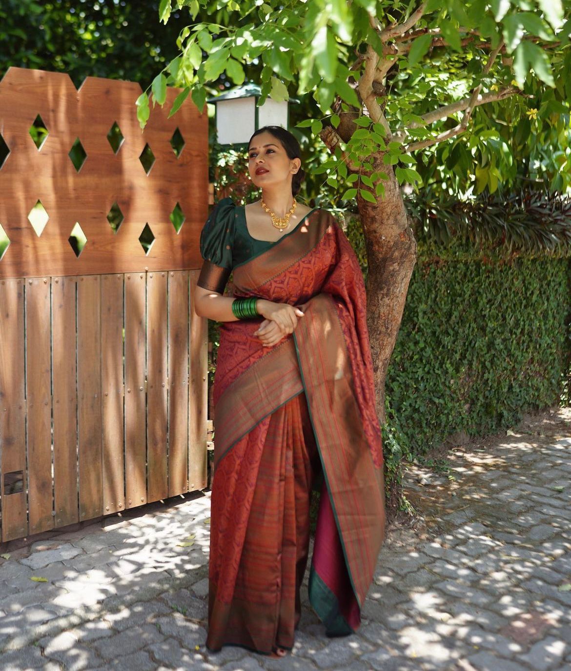 Liklee Flamboyant Maroon Soft Silk Saree with Majesty Blouse Piece