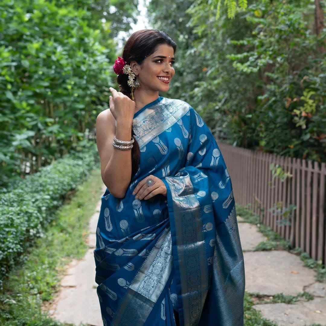 Liklee Blue Bewitching Soft Silk Saree with Classic Blouse Piece