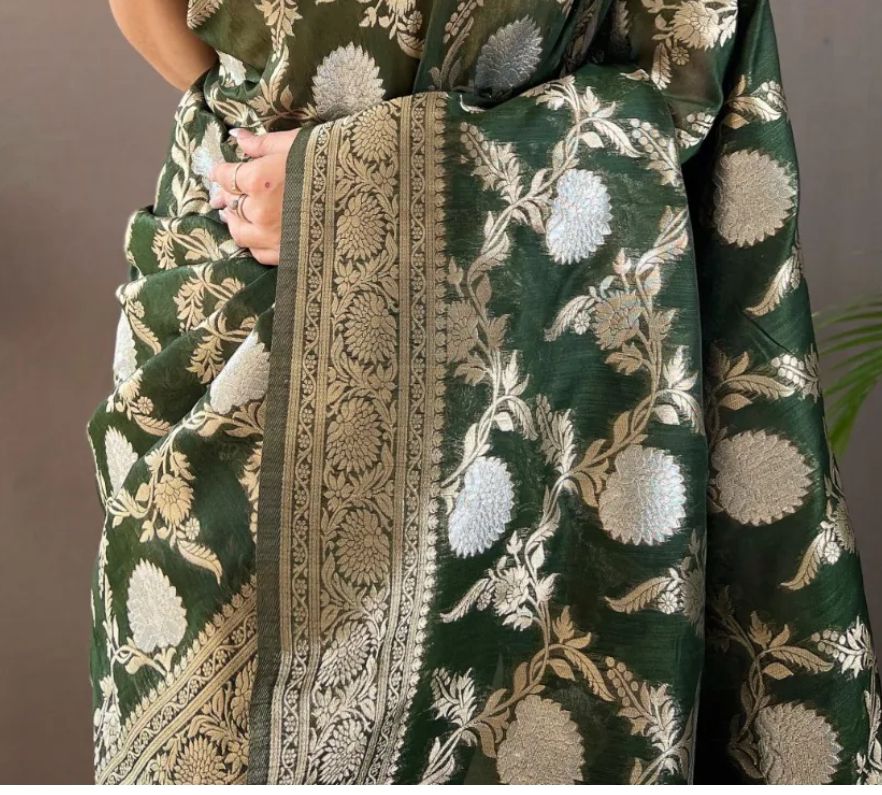 Liklee Green Soft Banarasi Silk Saree With Petrichor Blouse Piece