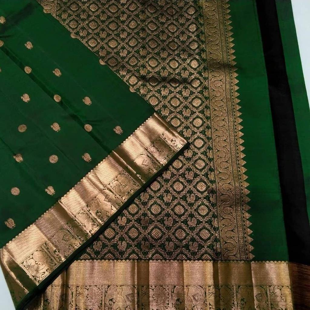 Liklee Green colored Soft Silk Saree With Lovely Blouse Piece