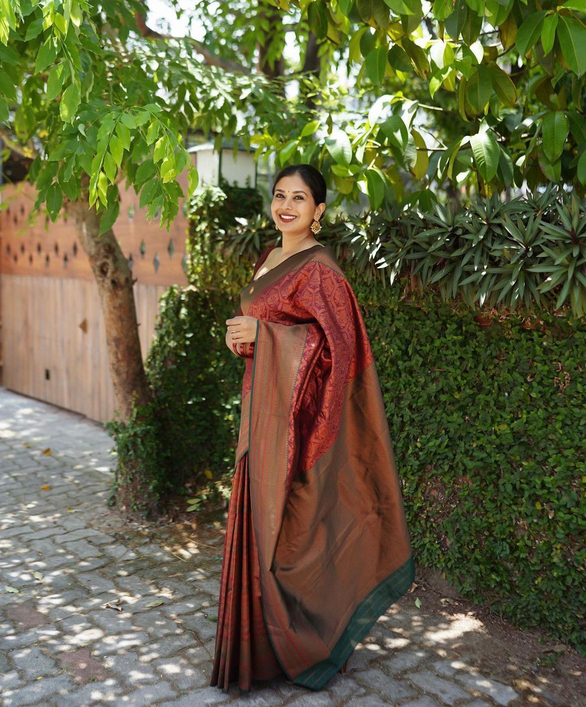 Liklee Flamboyant Maroon Soft Silk Saree with Majesty Blouse Piece