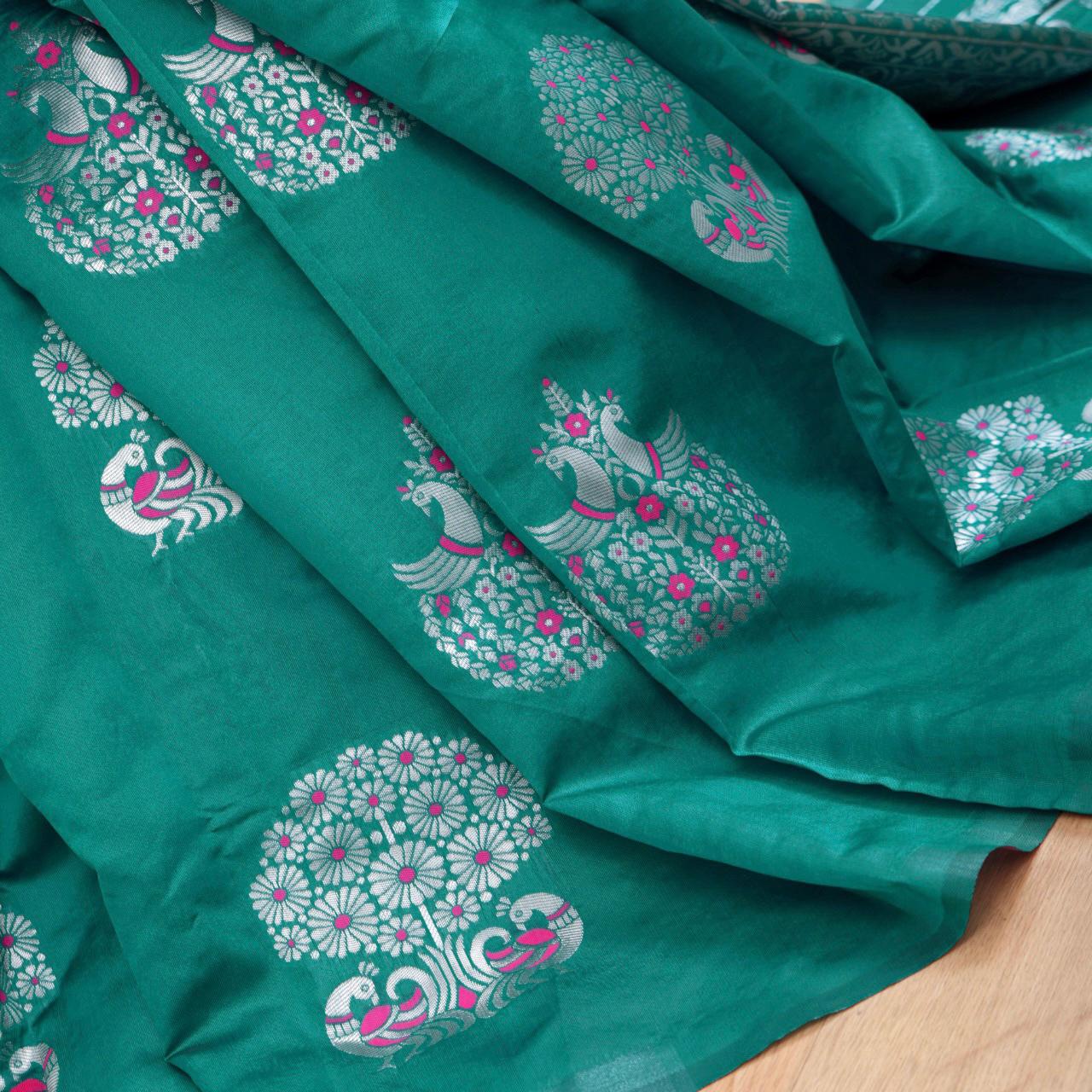 Magnetic Rama Soft Silk Saree With Seraglio Blouse Piece