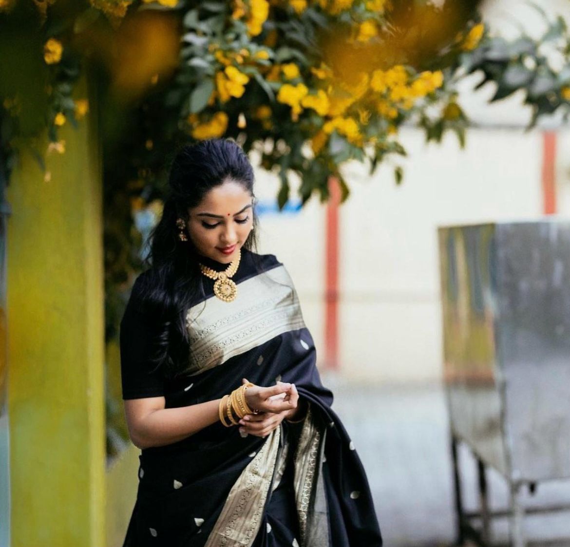 Liklee Black Bewitching Soft Silk Saree with Classic Blouse Piece