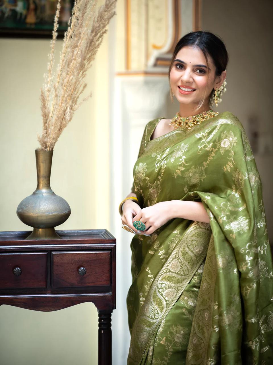 Liklee Flamboyant Green Soft Silk Saree with Majesty Blouse Piece