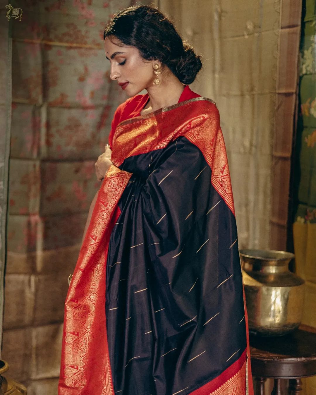 Liklee Black Women's Silk Weaving Jacquard Saree With Weaving Blouse