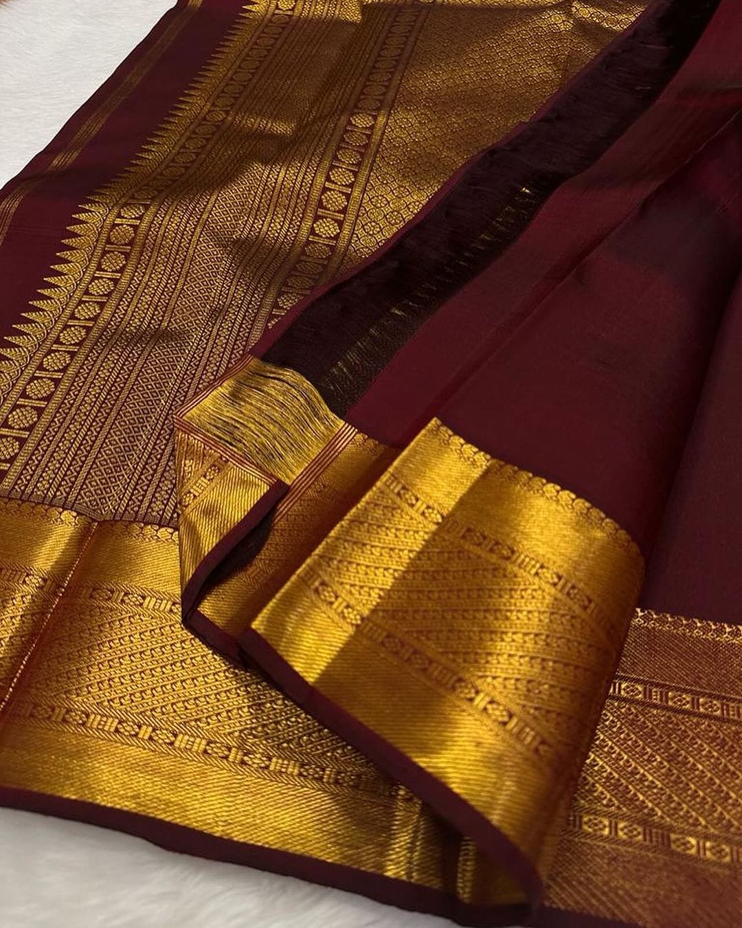 Liklee Maroon Women's Silk Weaving Jacquard Saree With Weaving Blouse