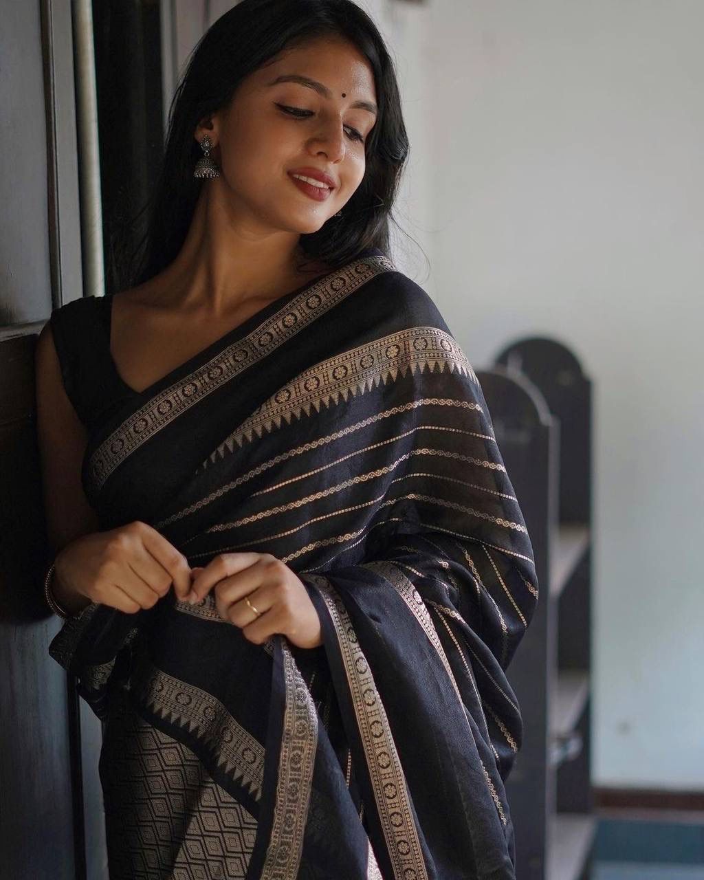 Liklee Black Enchanting Soft Silk Saree With Glowing Blouse Piece