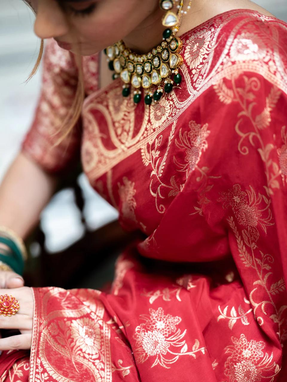 Liklee Flamboyant Red Soft Silk Saree with Majesty Blouse Piece