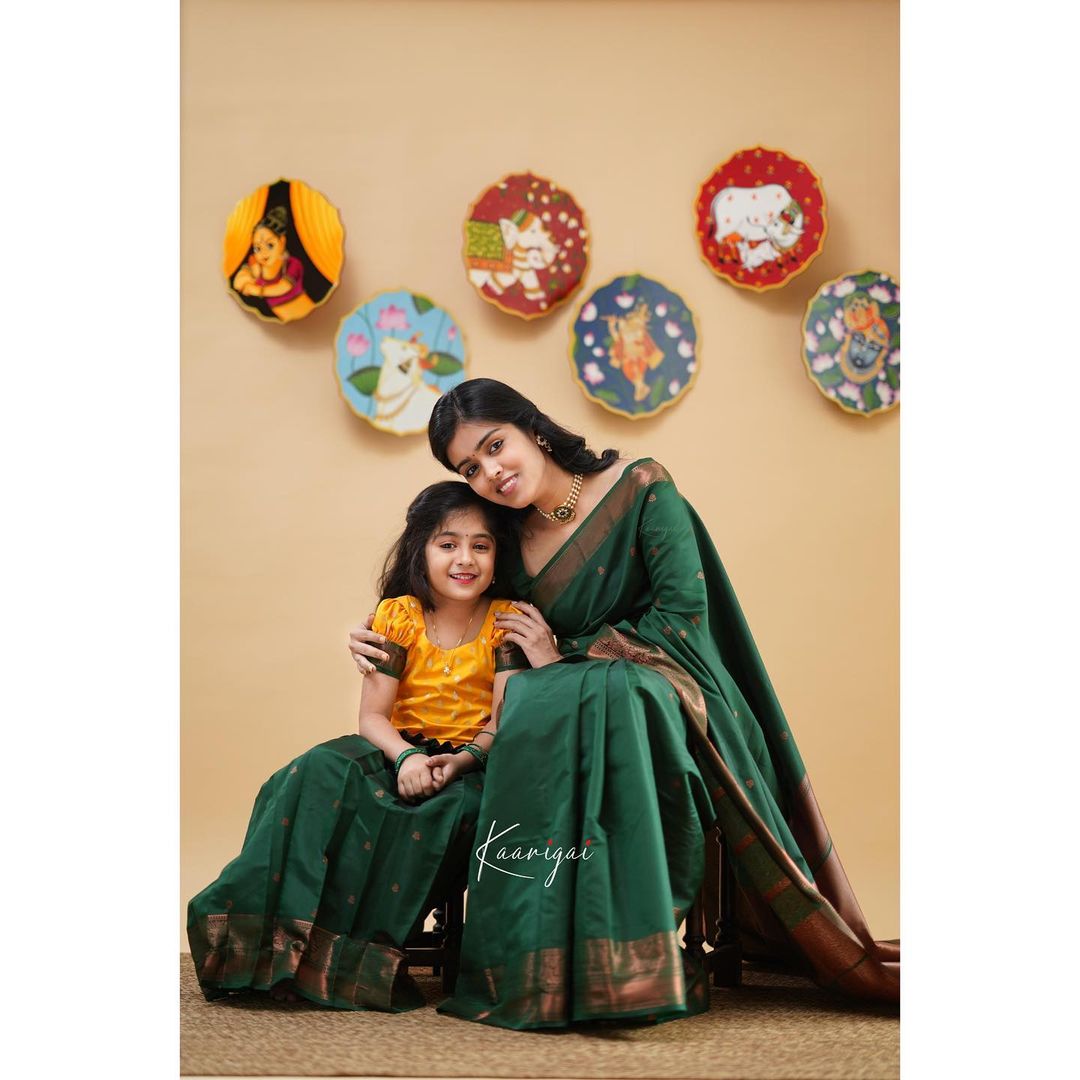 Liklee Magnetic Green Soft Silk Saree With Seraglio Blouse Piece