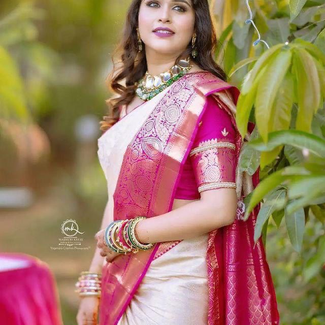 Liklee Flamboyant Cream Soft Silk Saree with Majesty Blouse Piece