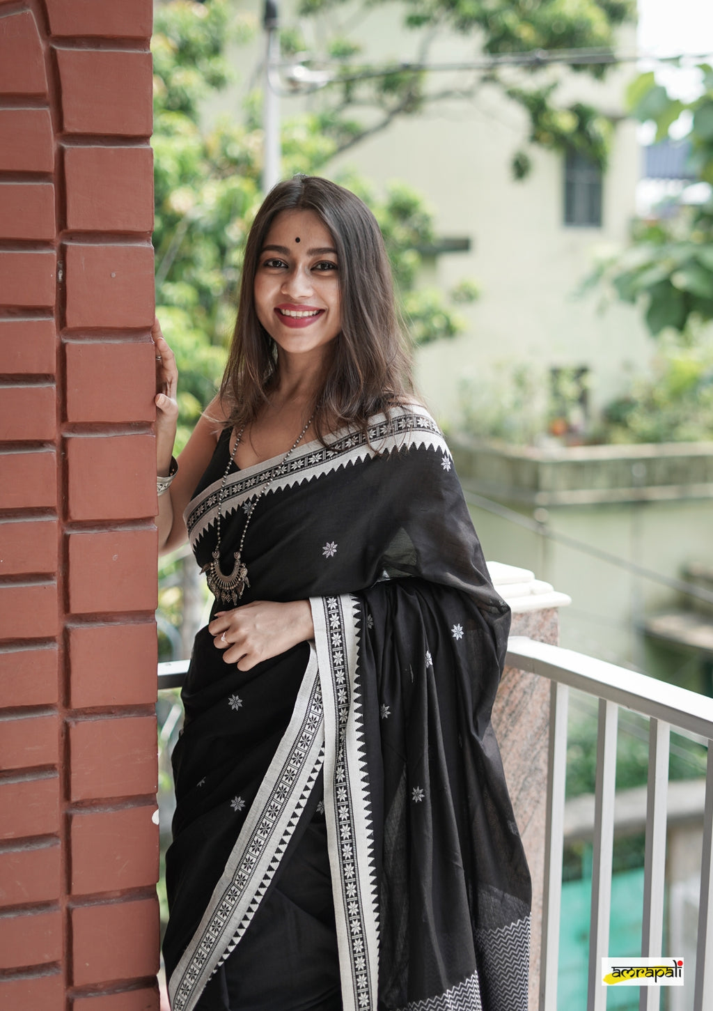 Liklee Amazing Black Soft Silk Saree with Unique Blouse Piece