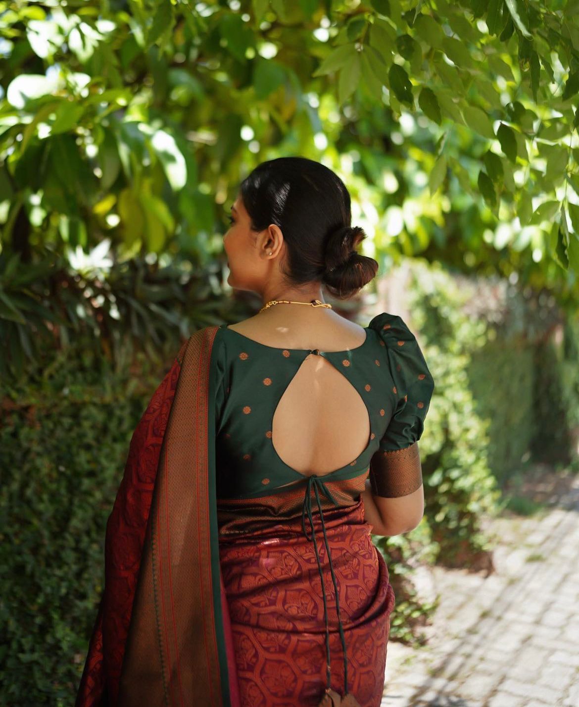 Liklee Flamboyant Maroon Soft Silk Saree with Majesty Blouse Piece