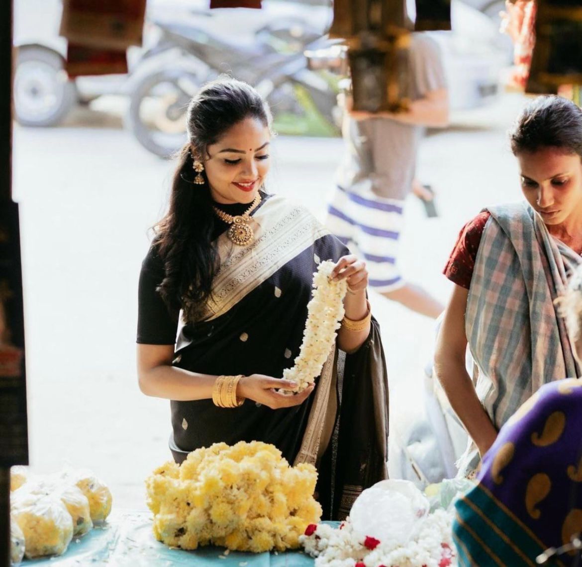 Liklee Black Bewitching Soft Silk Saree with Classic Blouse Piece