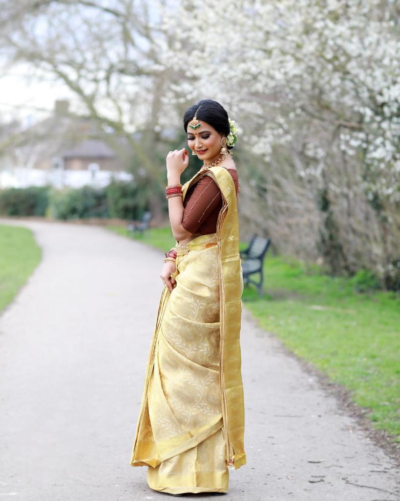 Liklee Yellow colored Soft Silk Saree With Lovely Blouse Piece