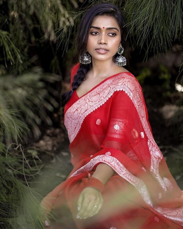 Liklee Lagniappe Red Soft Silk Saree With Devastating Blouse Piece