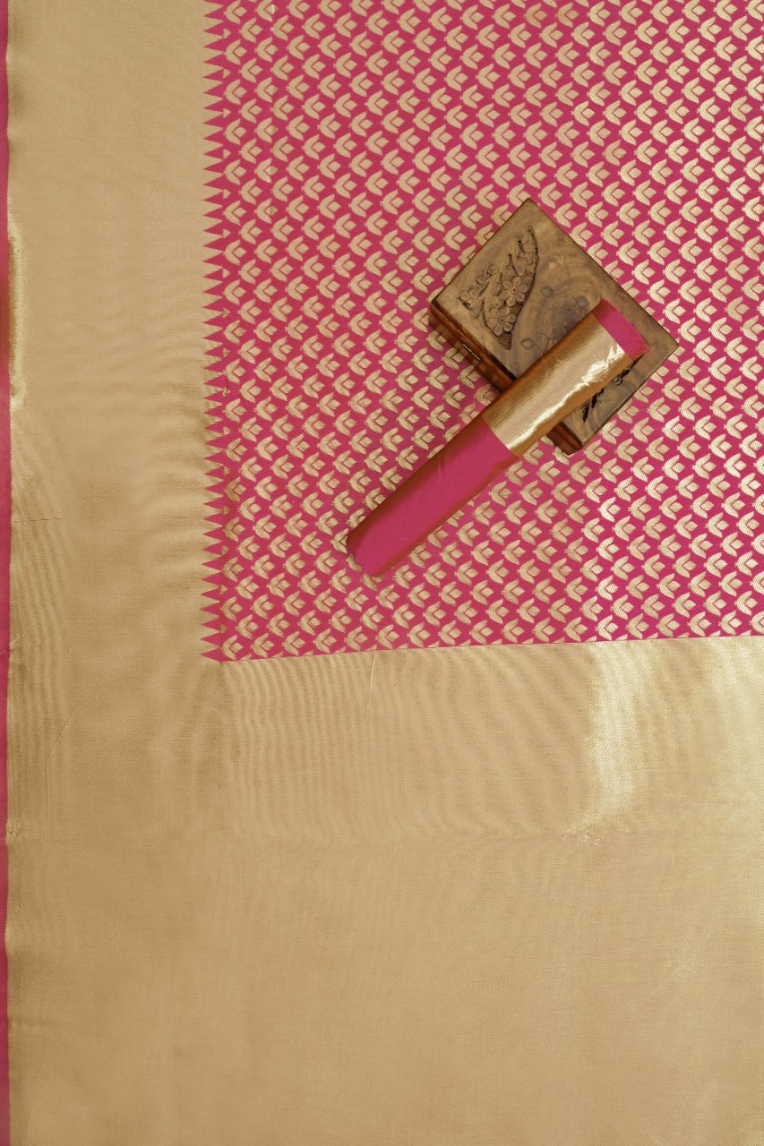 Pink Soft Silk Saree With Vestigial Blouse Piece